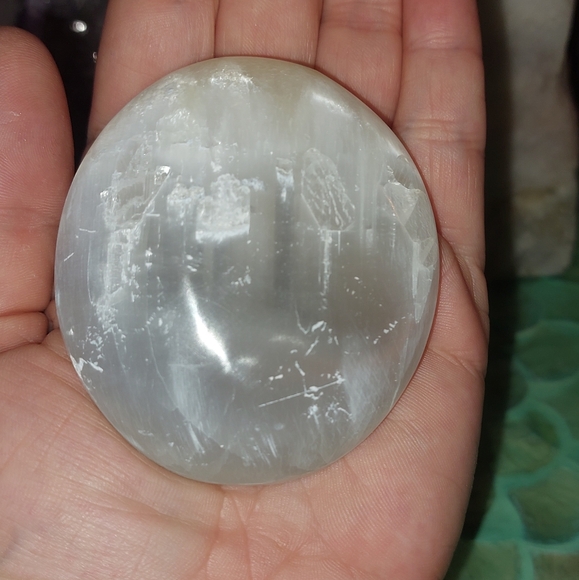 Selenite Palm Stone - Picture 3 of 6